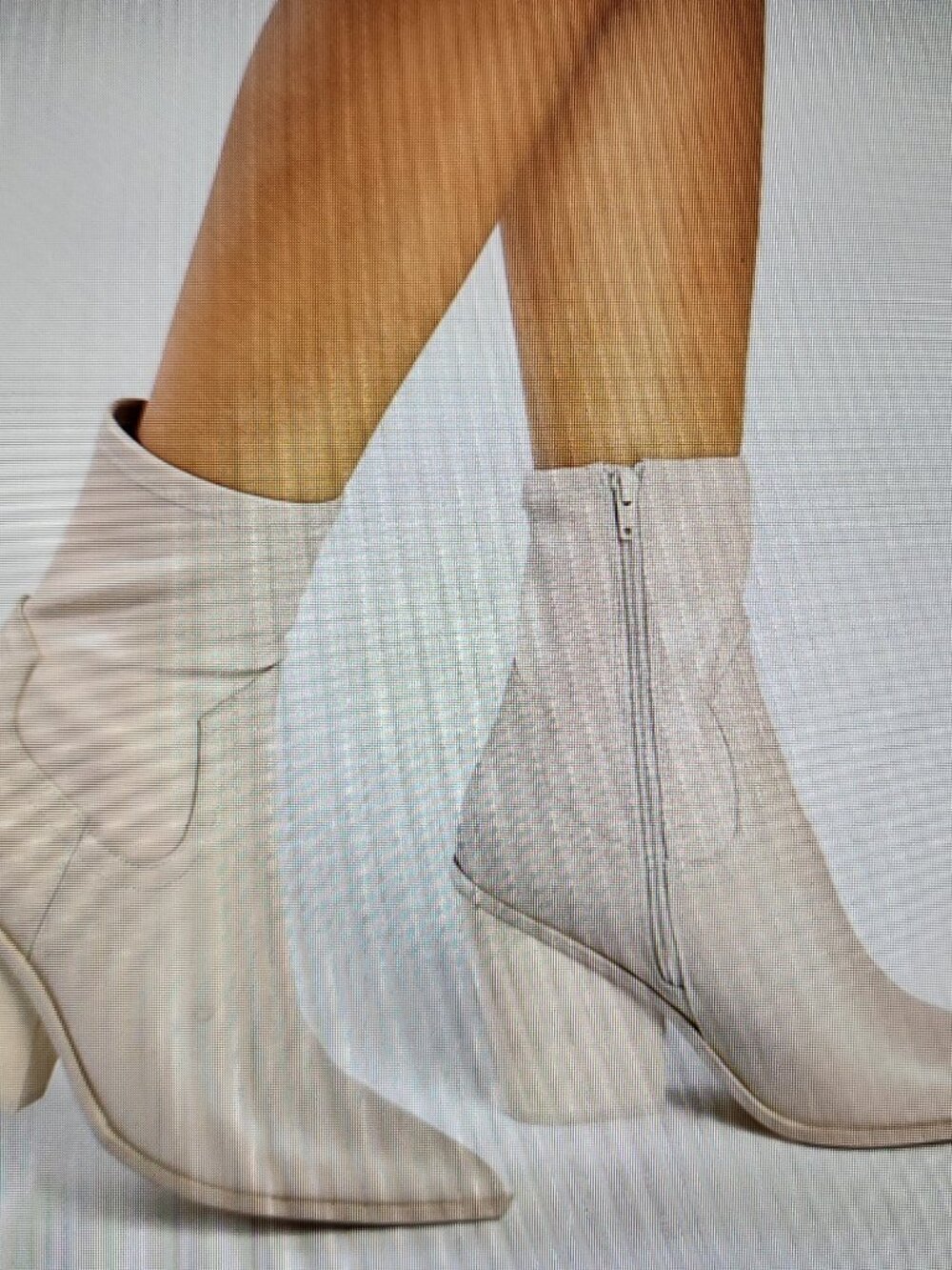 Steve Madden "Thorn" Bone Boots. NIB. Size 9.5